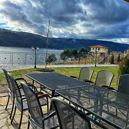 Πανσιόν Oasis Rhodopes Dospat