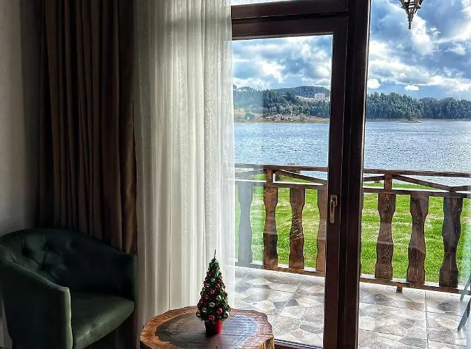 Къща за гости Oasis Rhodopes Доспат